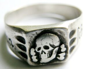Waffen/SS, Anillo en plata "800" de un Miembro de la "SS-Junkerschule Braunschweig"
